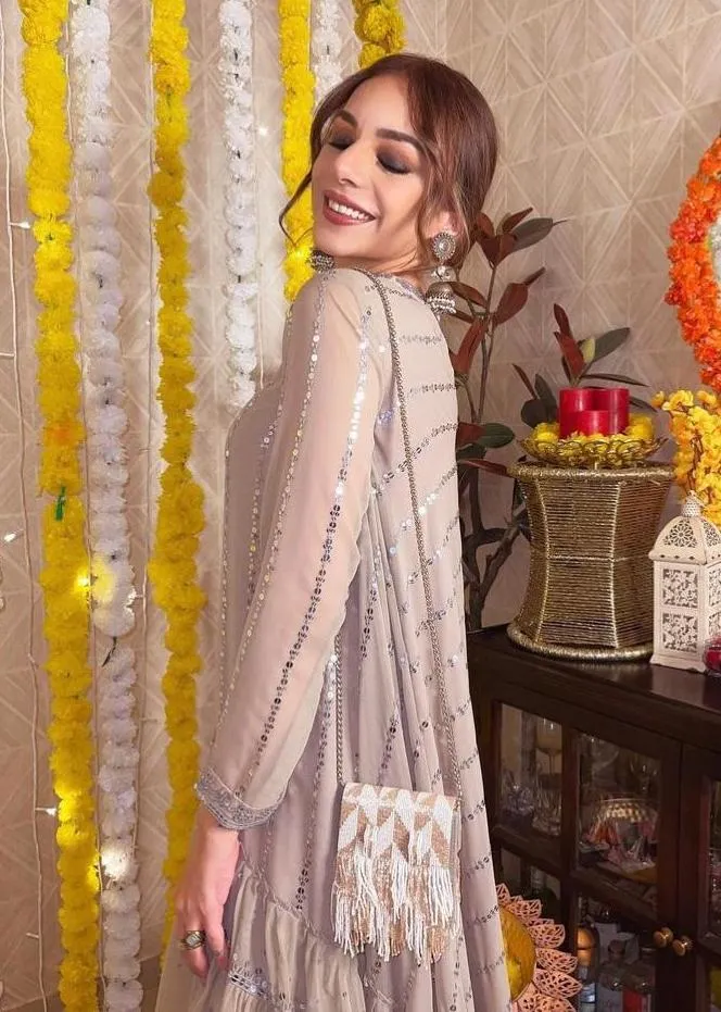 Beige Linear Tier Dhoti And Kurta