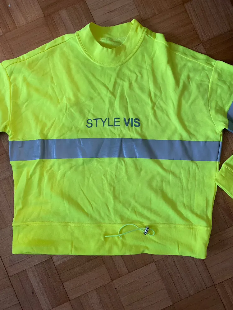 Fluorescent yellow fleece lined lightweight top with draw string S