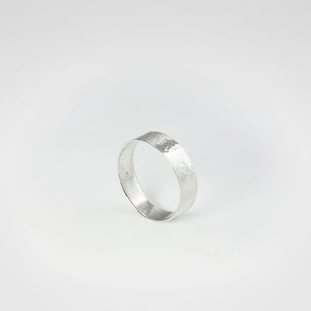 Hammered N°079 Ring
