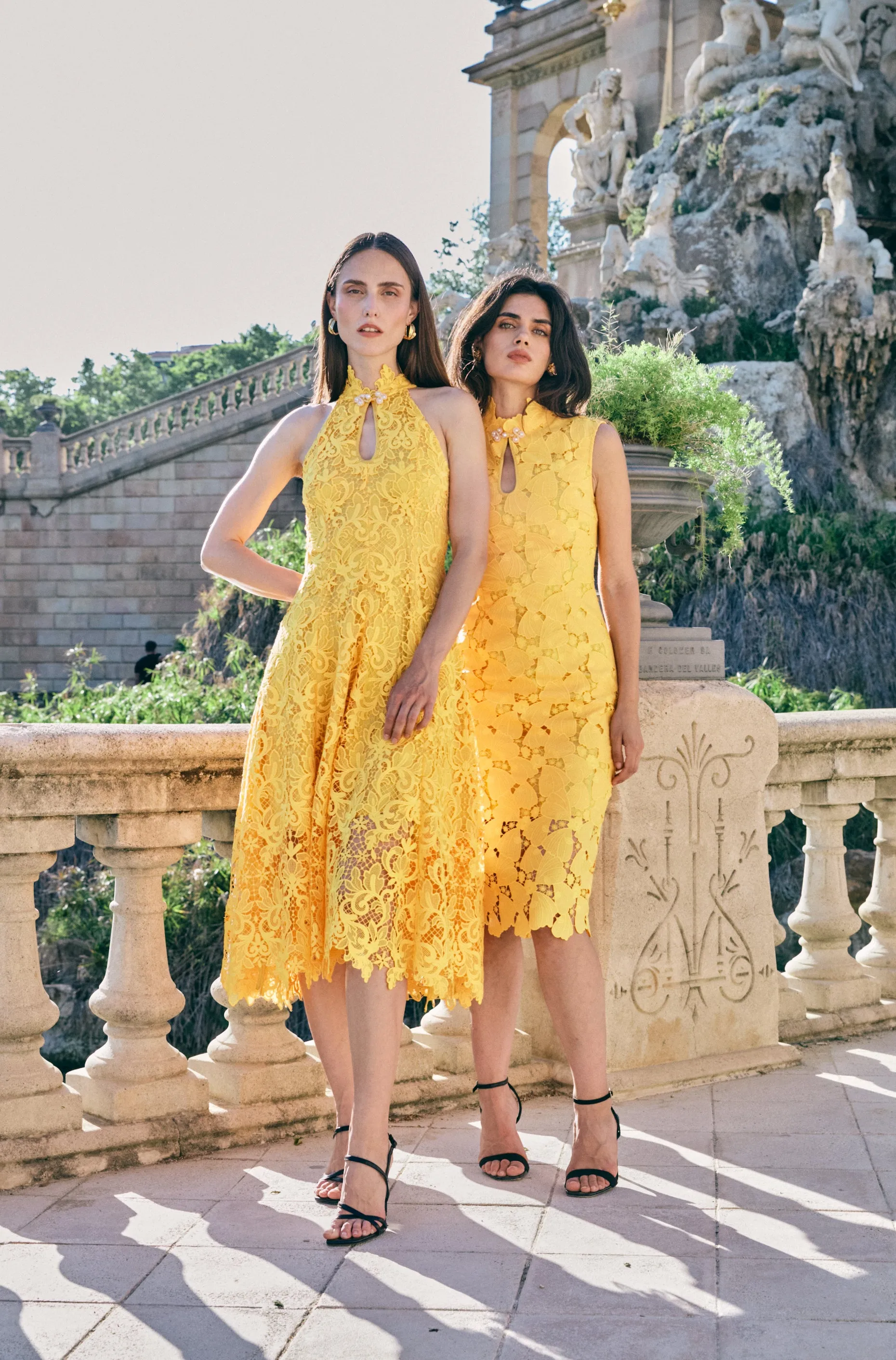 KEEN-LENGTH EMBROIDERY CHEONGSAM IN YELLOW