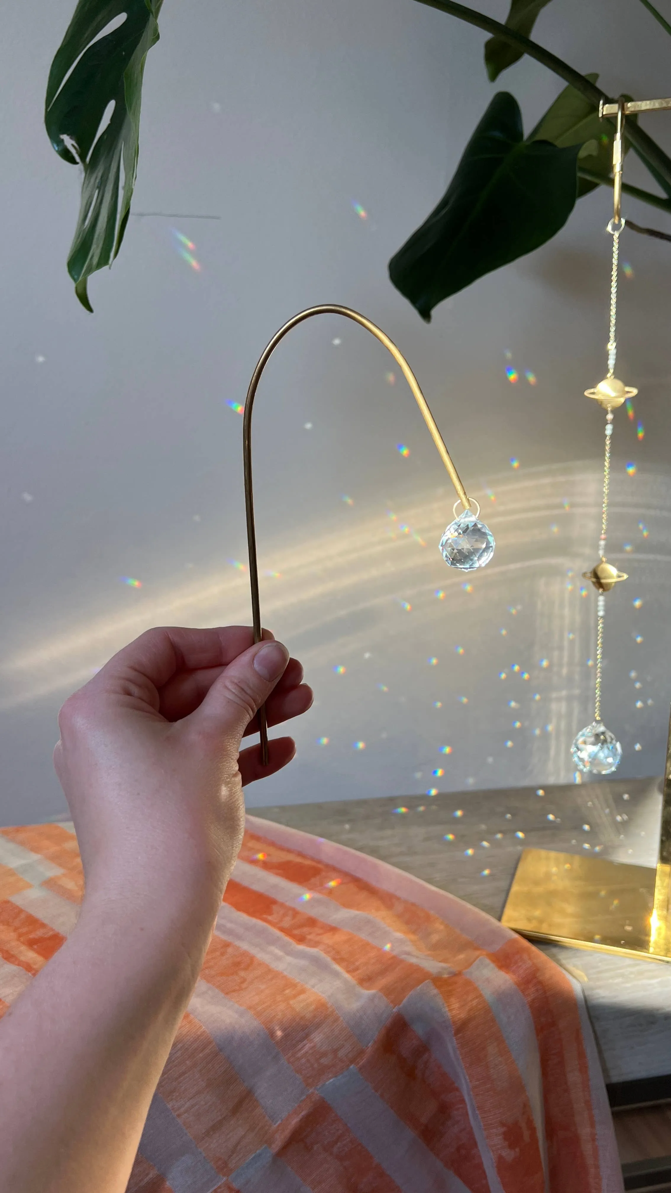 Ombra & Luce - Arched Plant Stake Suncatcher, Indoor Plant Pot Decoration