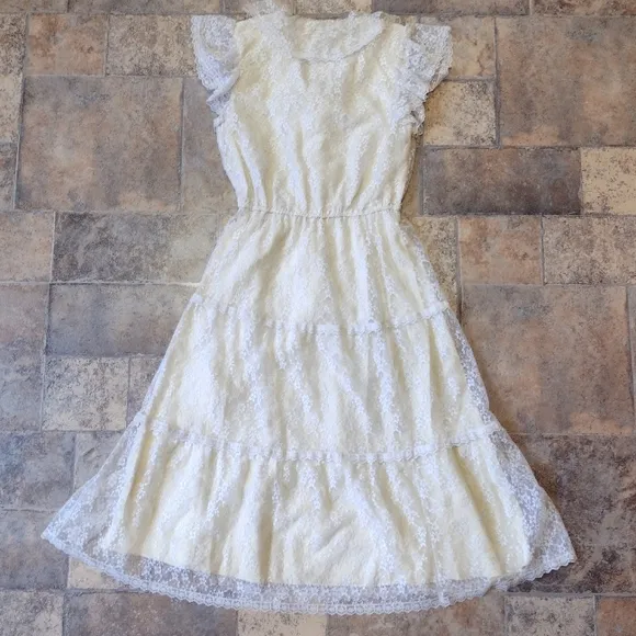 Vintage lace dress size 9-10